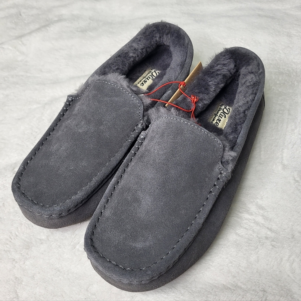 Dearfoams Men’s Gray Suede & Shearling Moccasin Slippers. Size 10